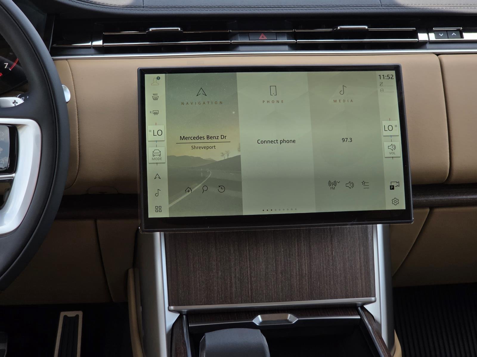 New 2026 Eiger Grey Land Rover SE image 16
