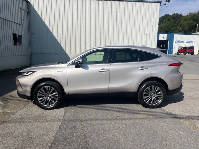 Used 2021 Silver Toyota XLE image 9