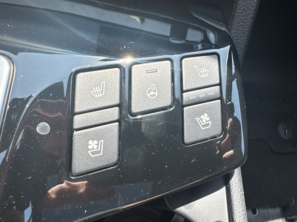 Used 2025 Black Kia X-Pro Prestige image 31