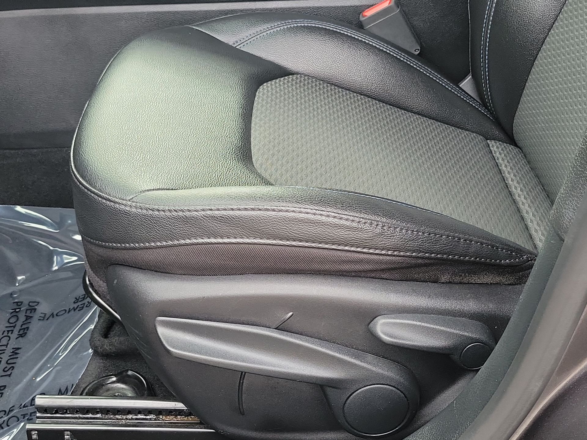 Certified Used 2024  Jeep Latitude image 17