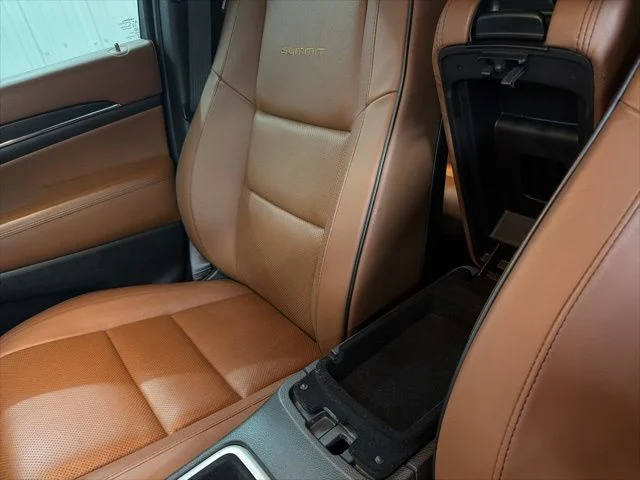 Used 2020 Diamond Black Crystal Pearlcoat Jeep Summit image 32