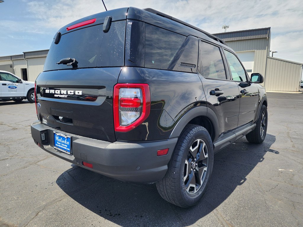 Used 2023 Shadow Black Ford Outer Banks image 5