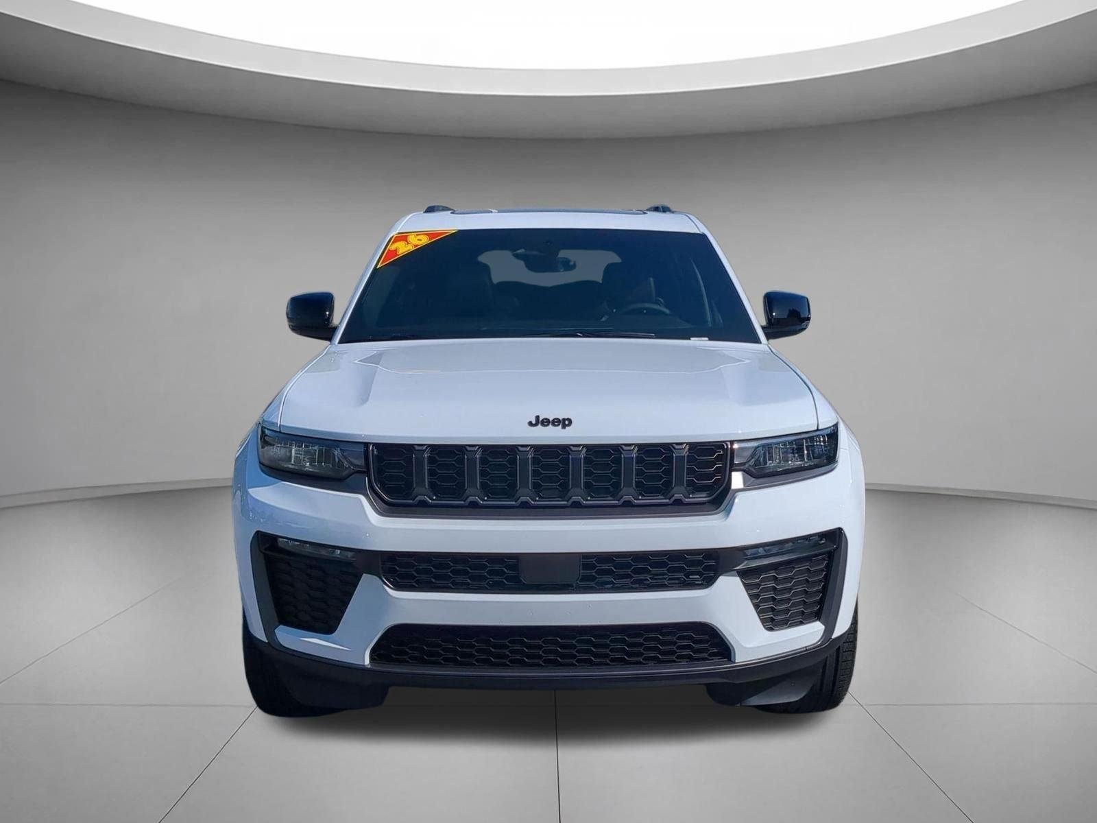 New 2026 Bright White Clear-Coat Exterior Paint Jeep Limited image 8