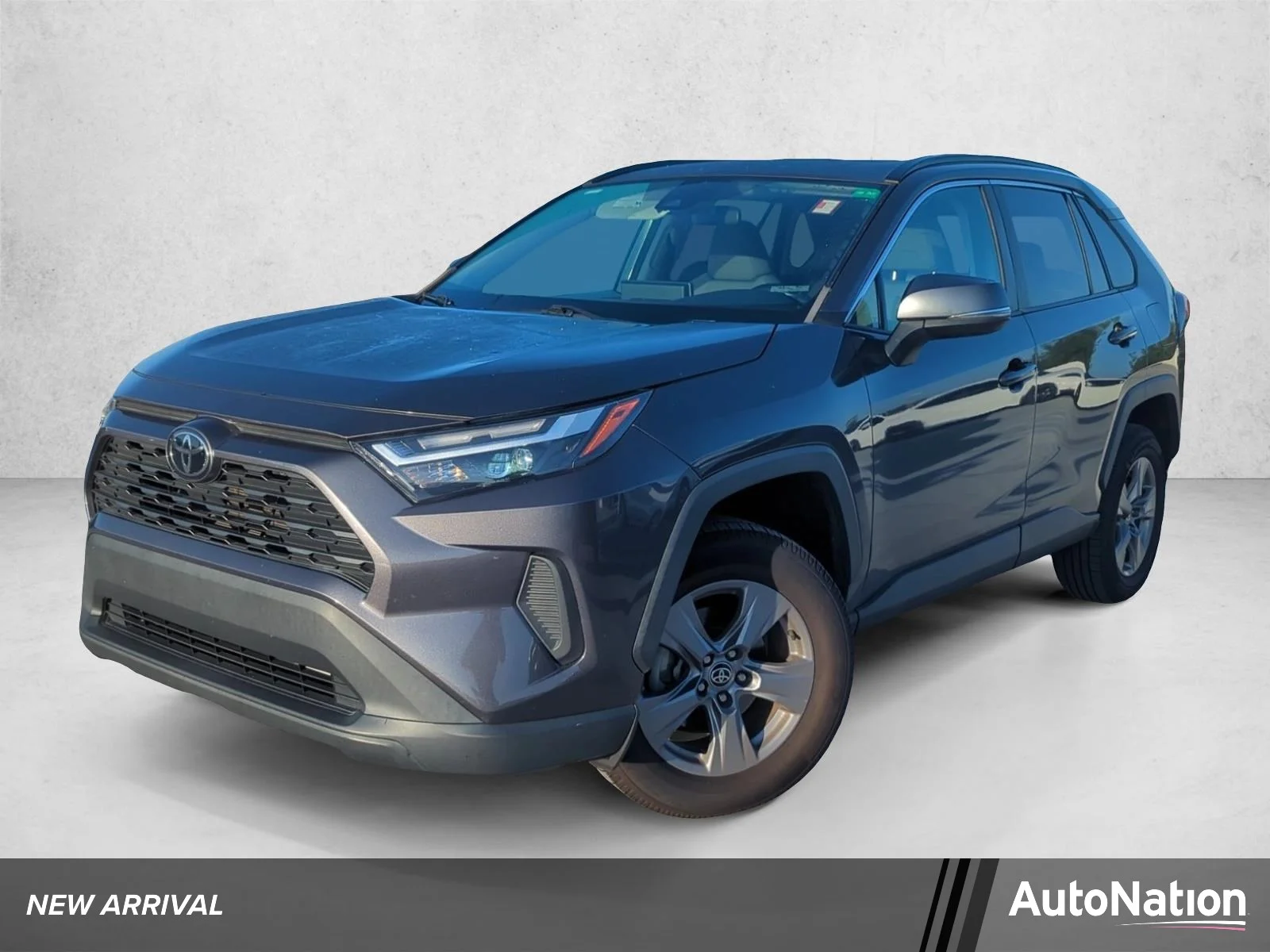 Used 2022 Magnetic Gray Metallic Toyota XLE image 1