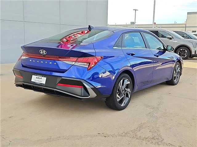 Used 2025 Intense Blue Hyundai SEL Convenience (IVT) image 2