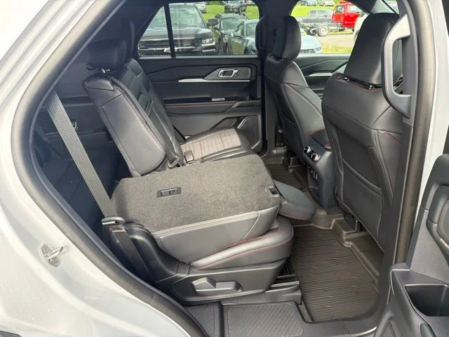 New 2026 Space White Metallic Ford ST-Line image 48