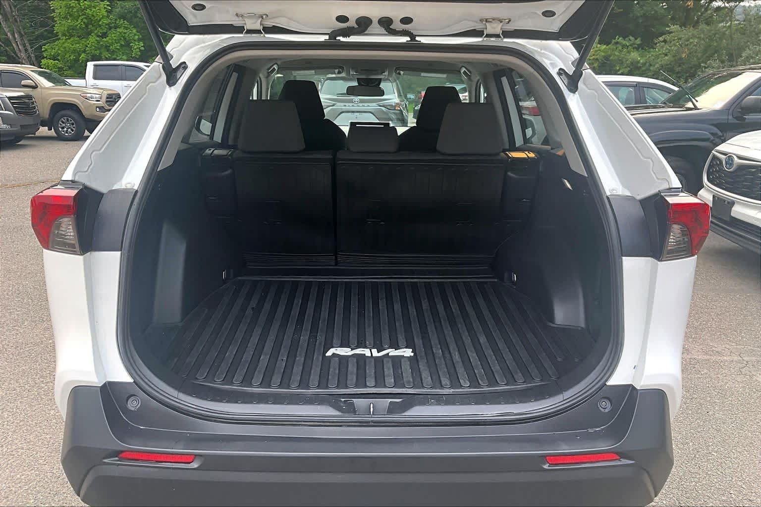 2023 Toyota RAV4 XLE - Photo 30
