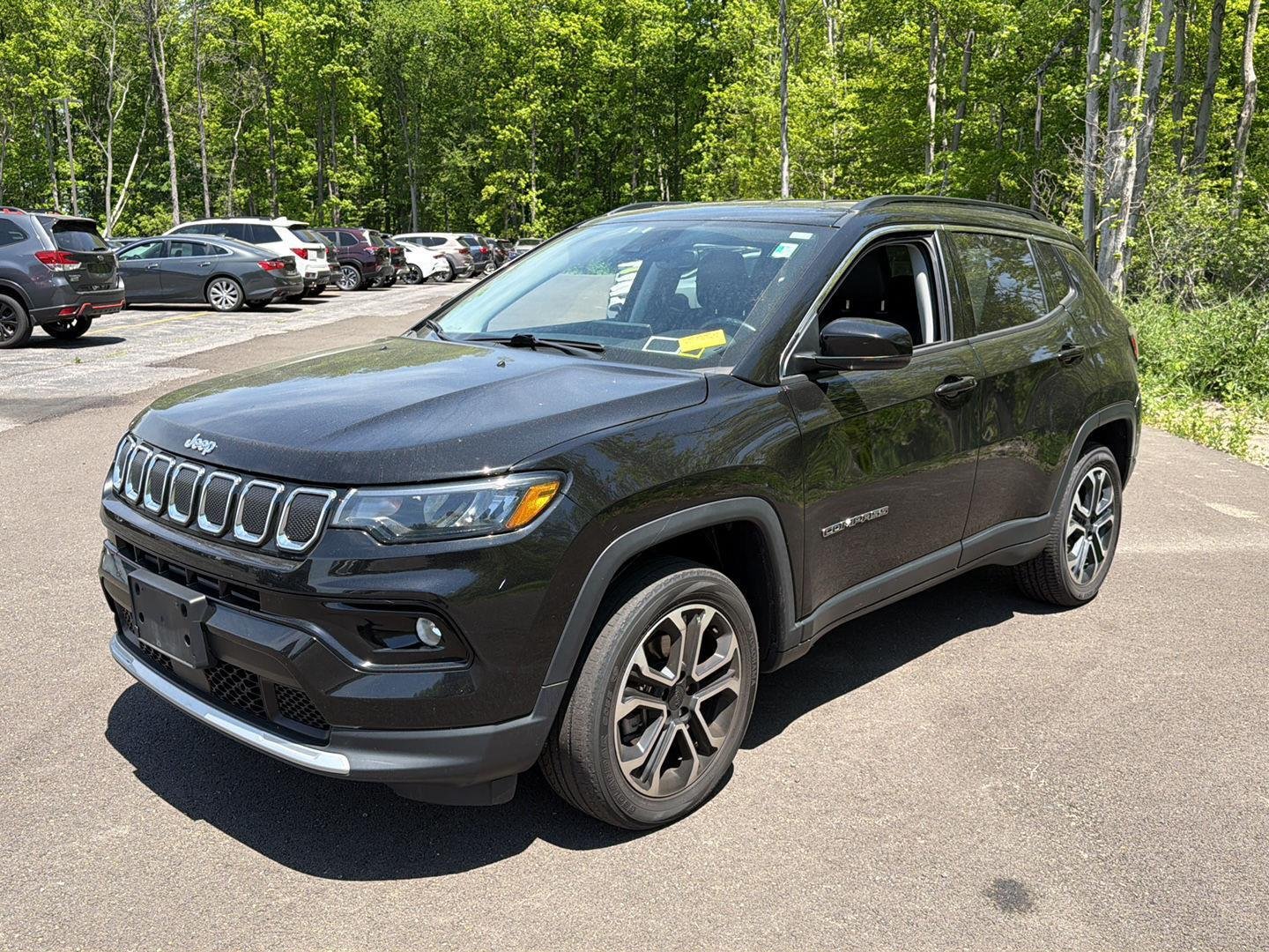 Used 2022 Diamond Black Crystal Pearlcoat Jeep Limited image 9
