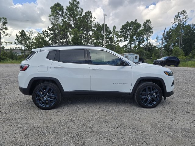 New 2026 Bright White Clear-Coat Exterior Paint Jeep Latitude image 3