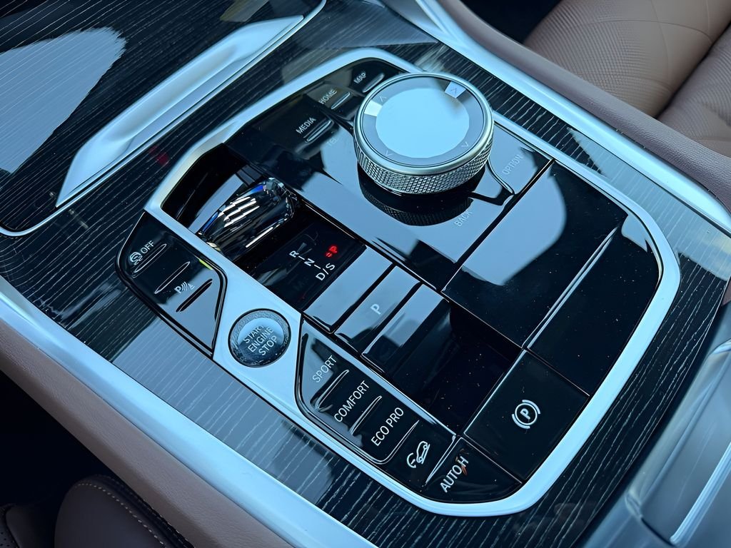 New 2027 White BMW xDrive40i image 21