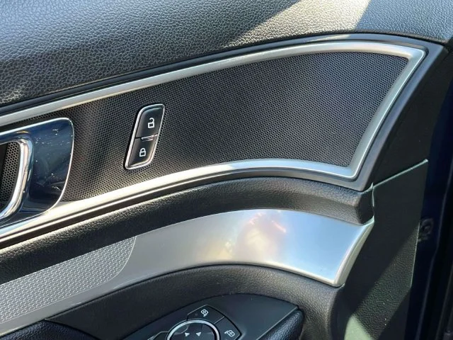 Used 2016 Blue Ford XLT image 28