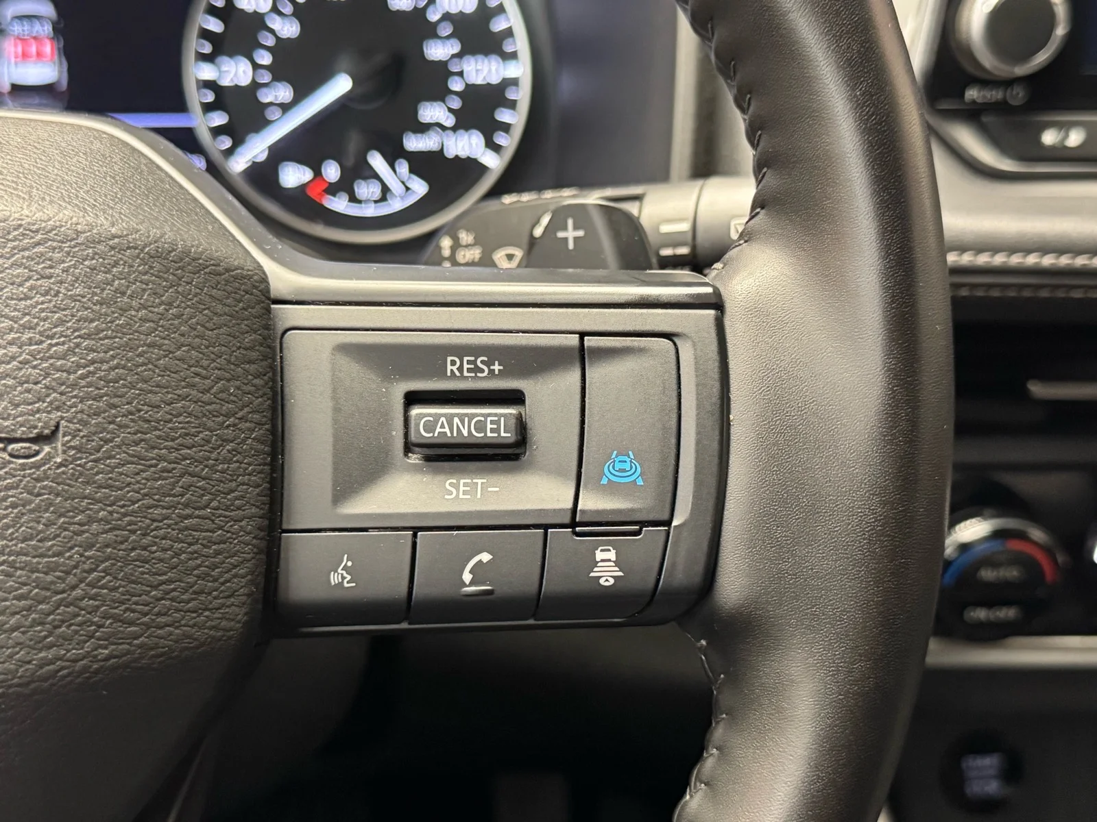 Used 2025 Everest White Pearl (qbe) Nissan SV image 13