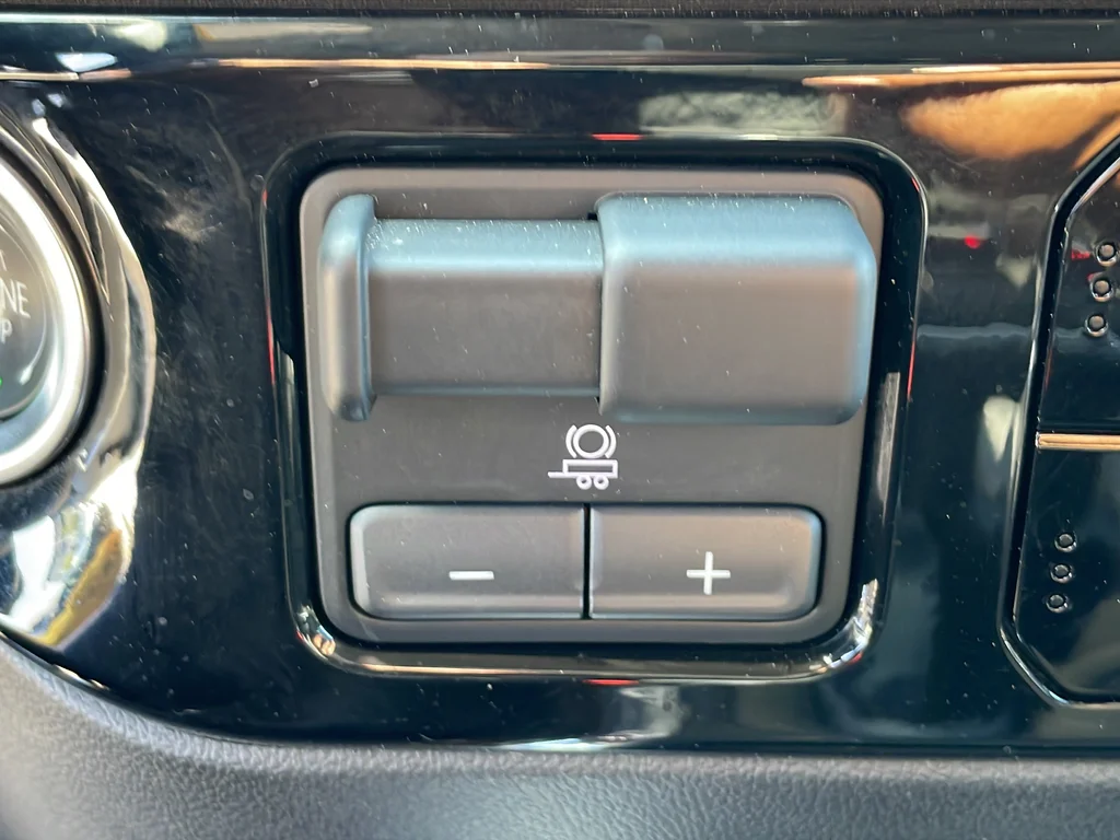 Used 2025 Black GMC Elevation image 21