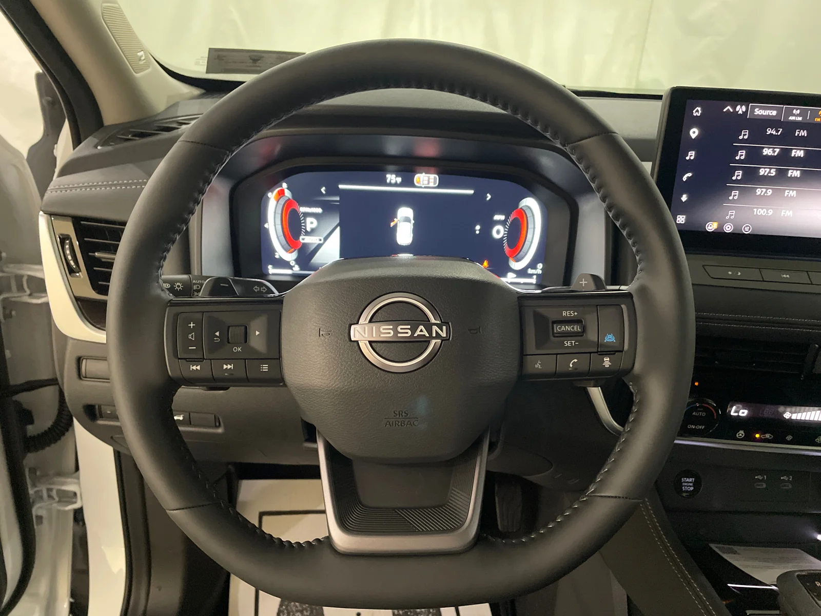 New 2026 Everest White Pearl/Super Black Nissan Platinum image 15