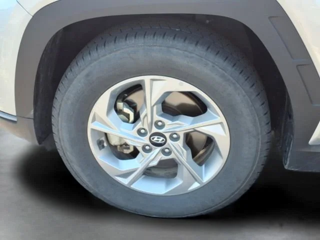 Used 2024  Hyundai SEL image 19