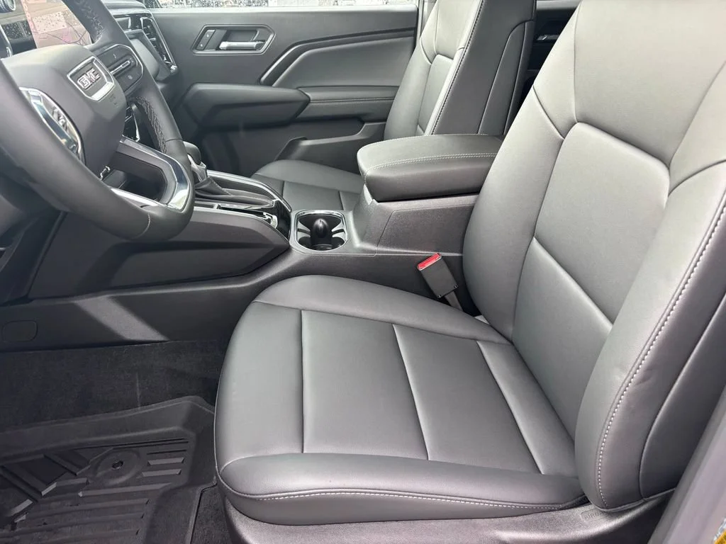 New 2026 Onyx Black GMC Elevation image 13