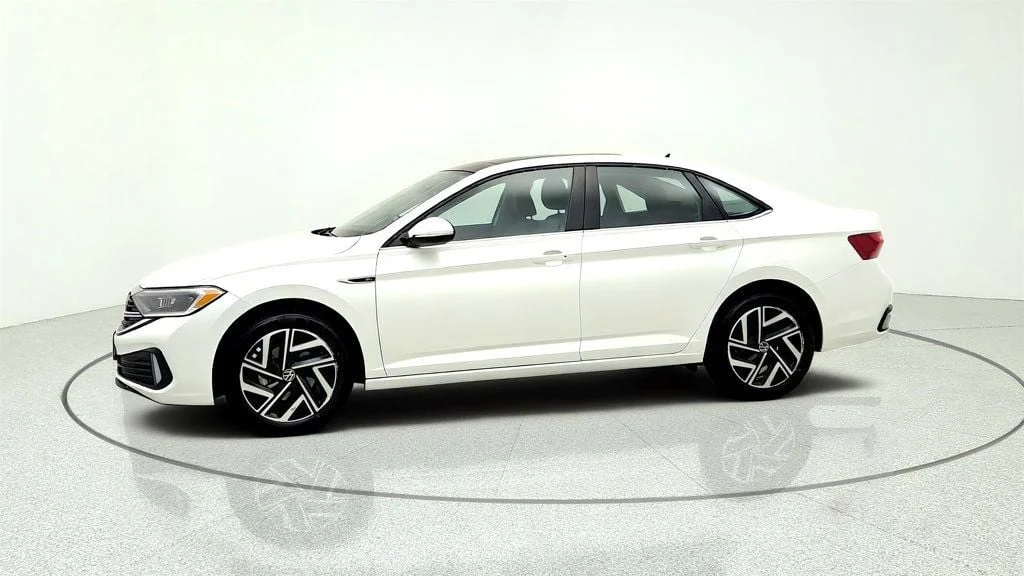 Used 2023 Opal White Pearl Volkswagen SEL Automatic image 8