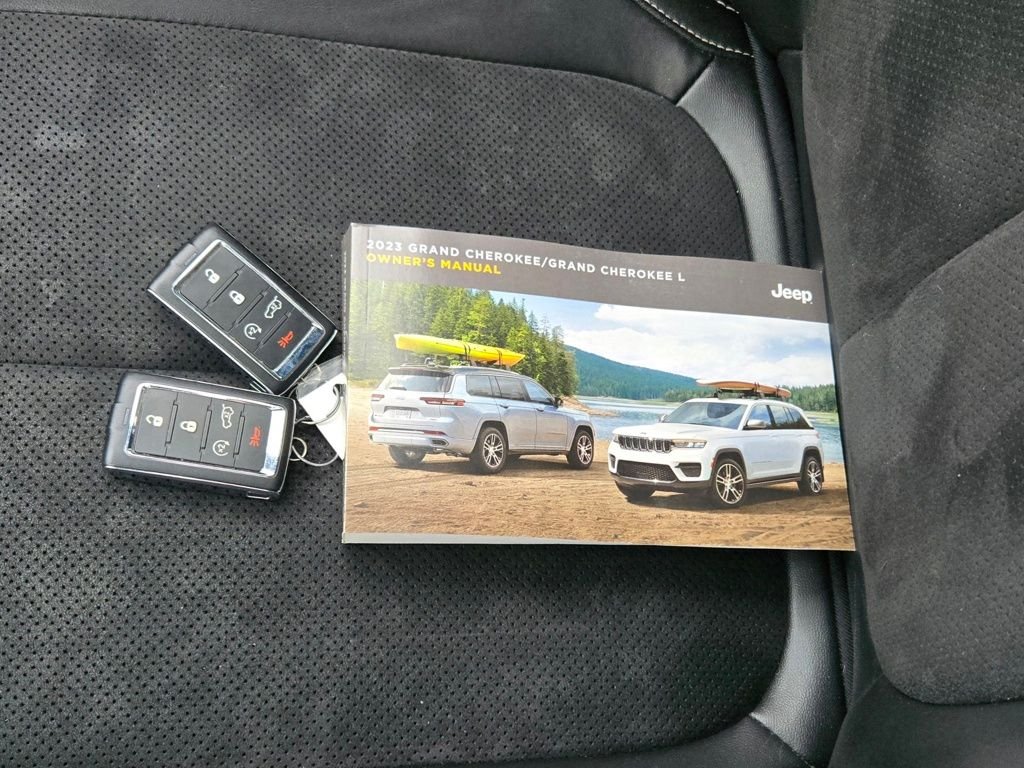 Used 2023 Black Jeep Altitude X image 13