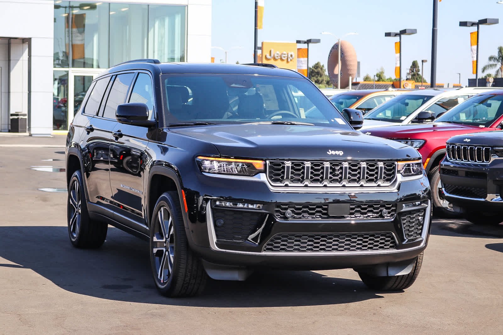 New 2027 High-Gloss Black Paint Jeep Limited image 3