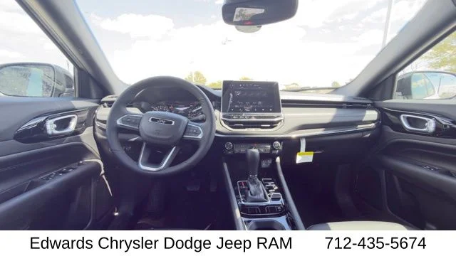 New 2026 White Jeep Latitude image 31