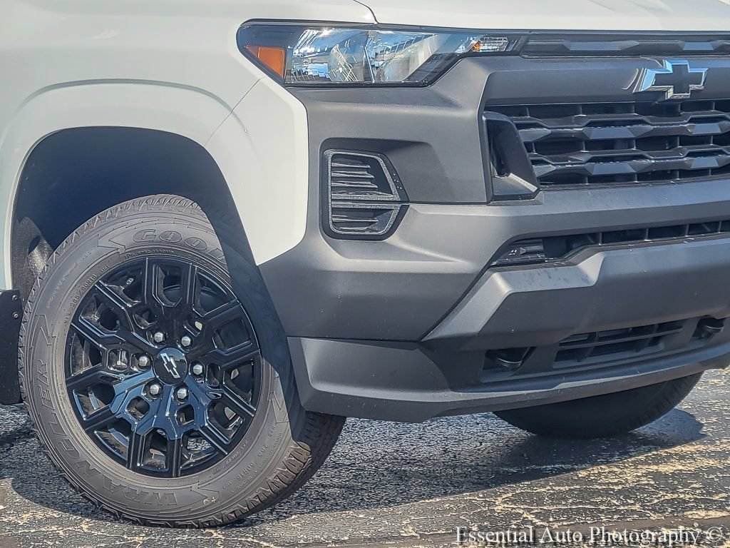 New 2026 Summit White Chevrolet WT image 3