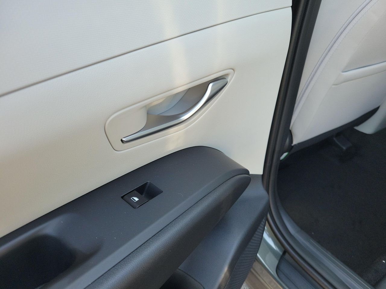 New 2026 Amazon Gray Hyundai SEL AWD image 13