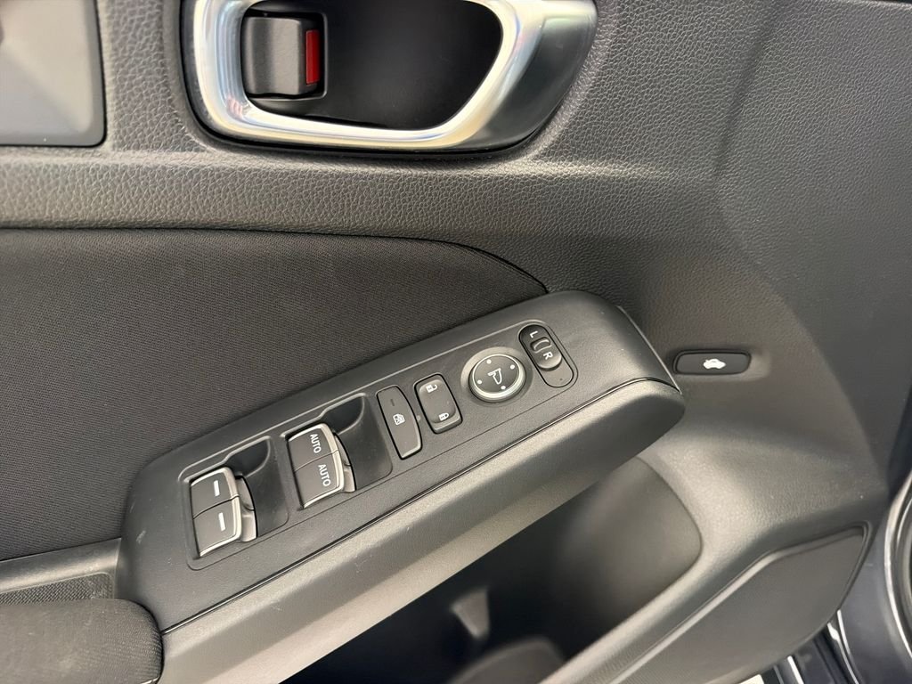 Used 2025  Honda Sport image 11