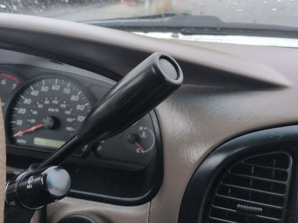 Used 2006 Natural White Toyota SR5 image 16