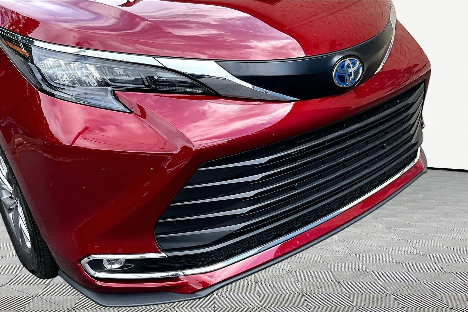 Used 2024 Ruby Flare Pearl Toyota XLE image 30