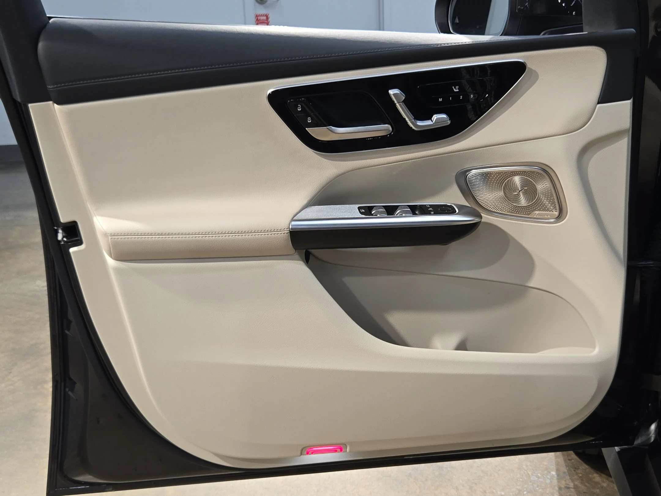 Used 2024 Graphite Grey Metallic Mercedes-Benz GLC 300 image 20