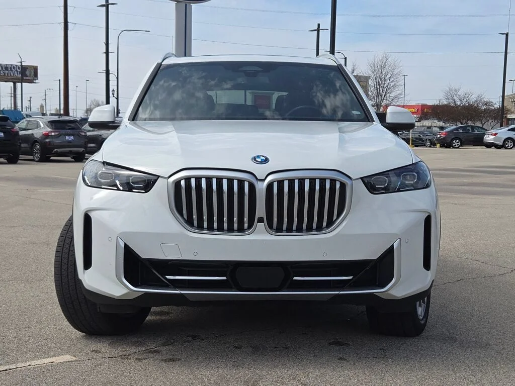 Used 2025 Alpine White BMW xDrive50e image 4