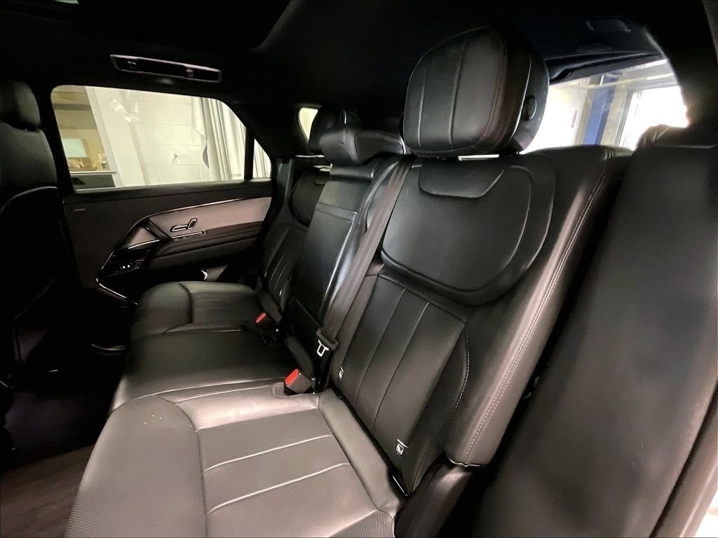 Used 2025 White Land Rover SE image 15