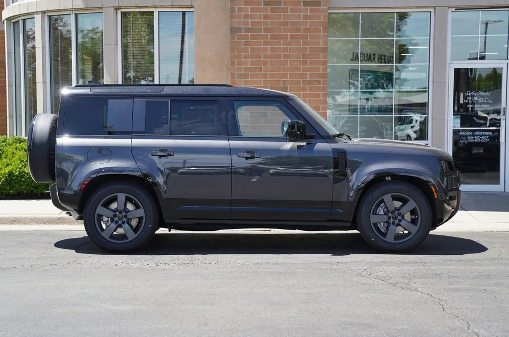 New 2026 Carpathian Grey Land Rover X-Dynamic SE image 7
