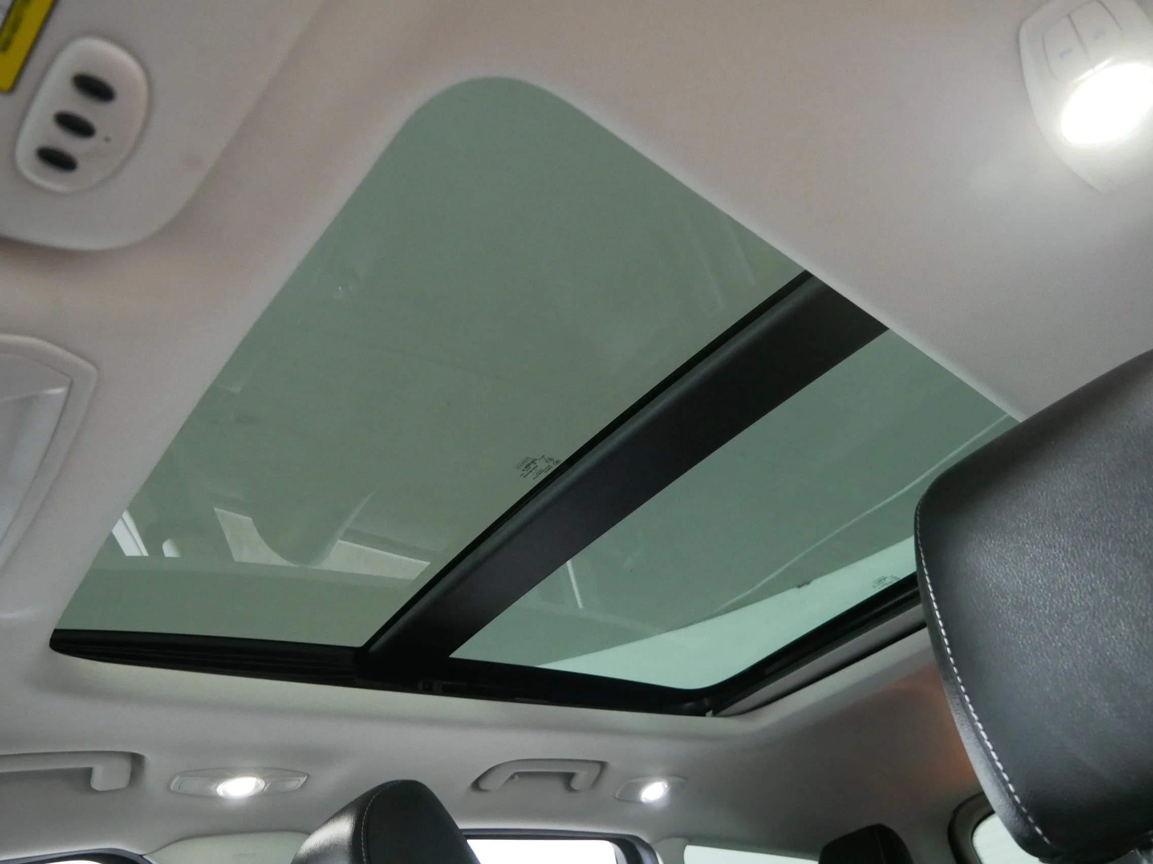 Used 2013 White Platinum Tricoat Ford SEL image 30
