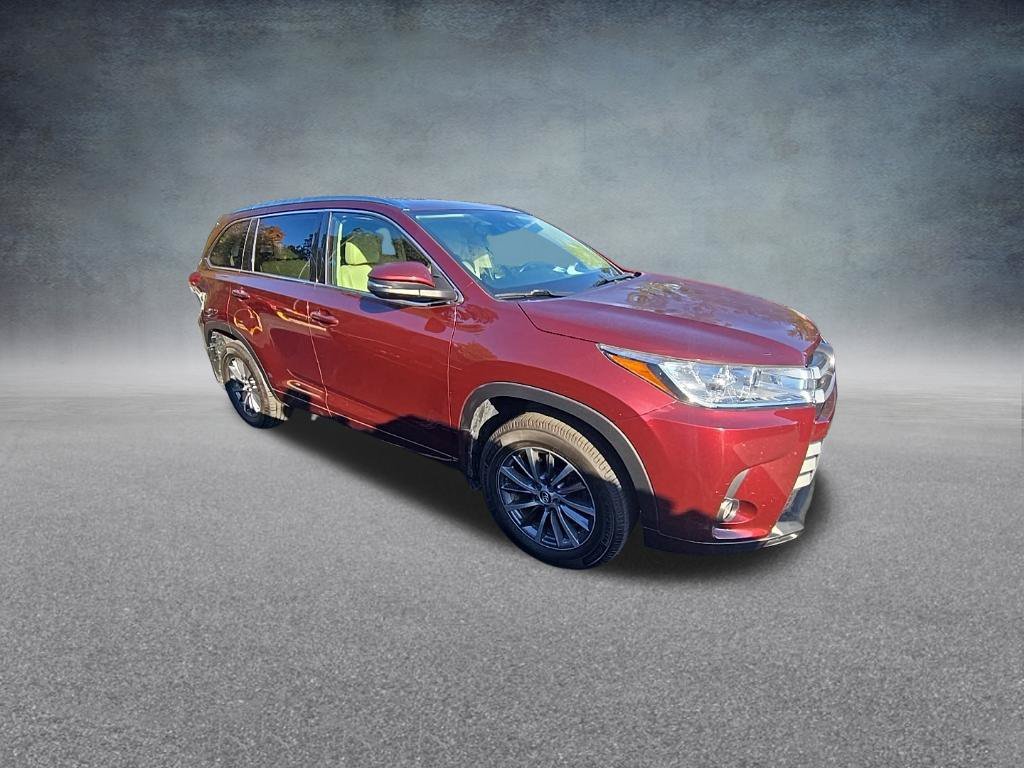 Used 2018 Ooh La La Rouge Mica Toyota XLE image 10