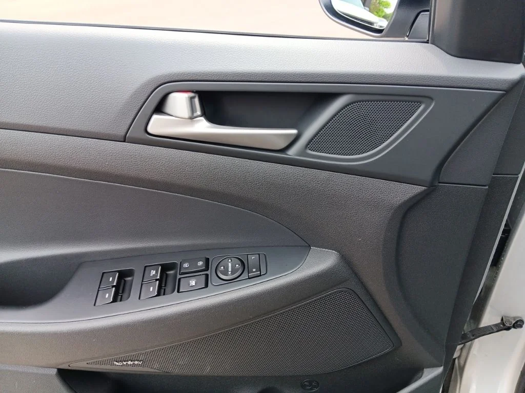 Used 2018 Molten Silver Hyundai Limited image 17