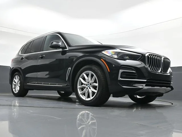 Used 2023 Black BMW xDrive40i image 29