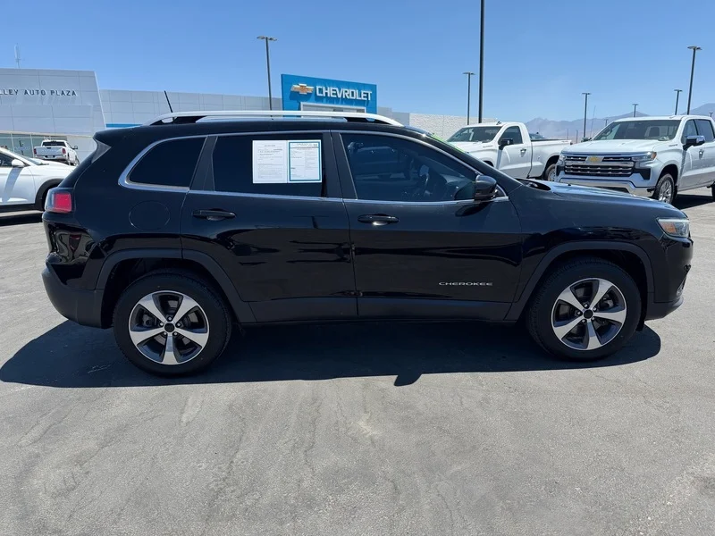 Used 2019 Diamond Black Cry Jeep Limited image 2