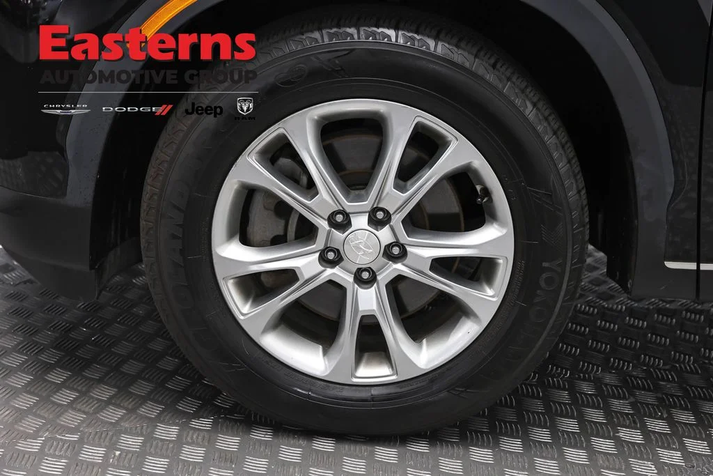 Used 2022 Black Hyundai SE image 34