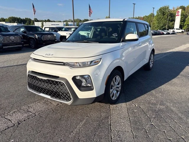 Used 2022 White Kia LX image 3