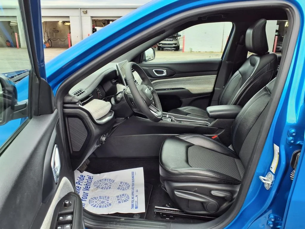 Used 2023 Blue Jeep Latitude image 23