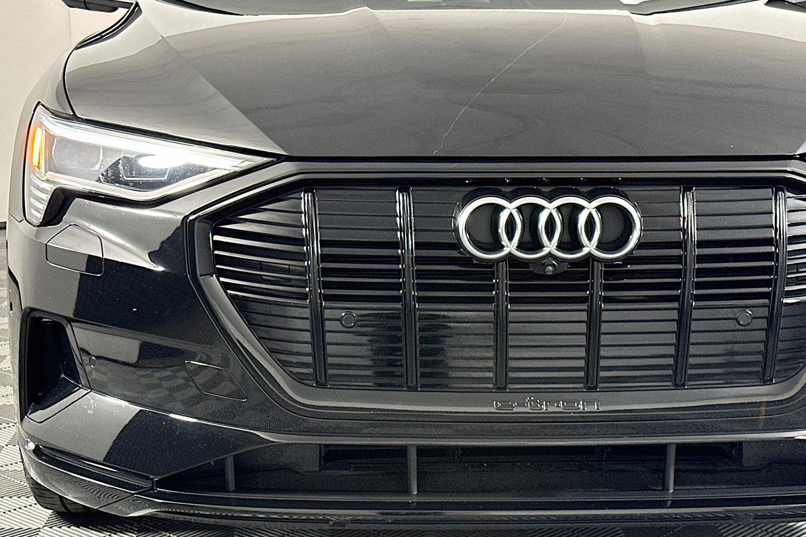 Used 2022 Brilliant Black Audi Premium image 15