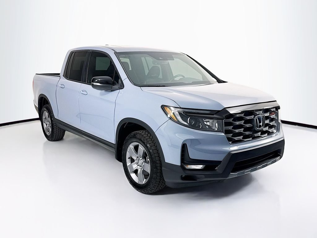 Certified Used 2025 Sonic Gray Pearl Honda TrailSport image 3