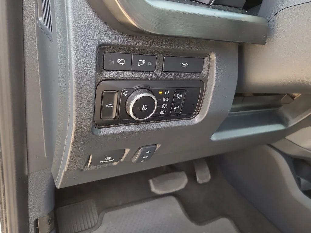 Used 2023 White Ford Lariat image 23