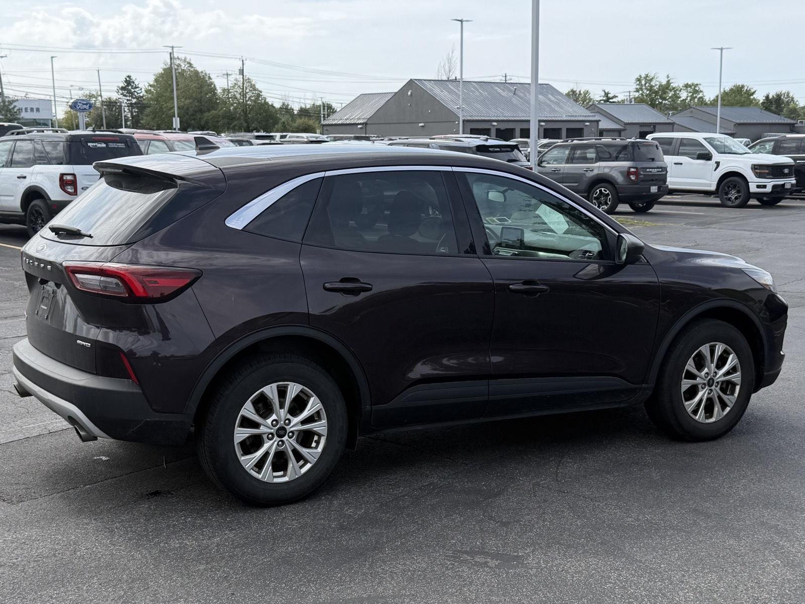 Used 2023 Cinnabar Red Ford Active image 4