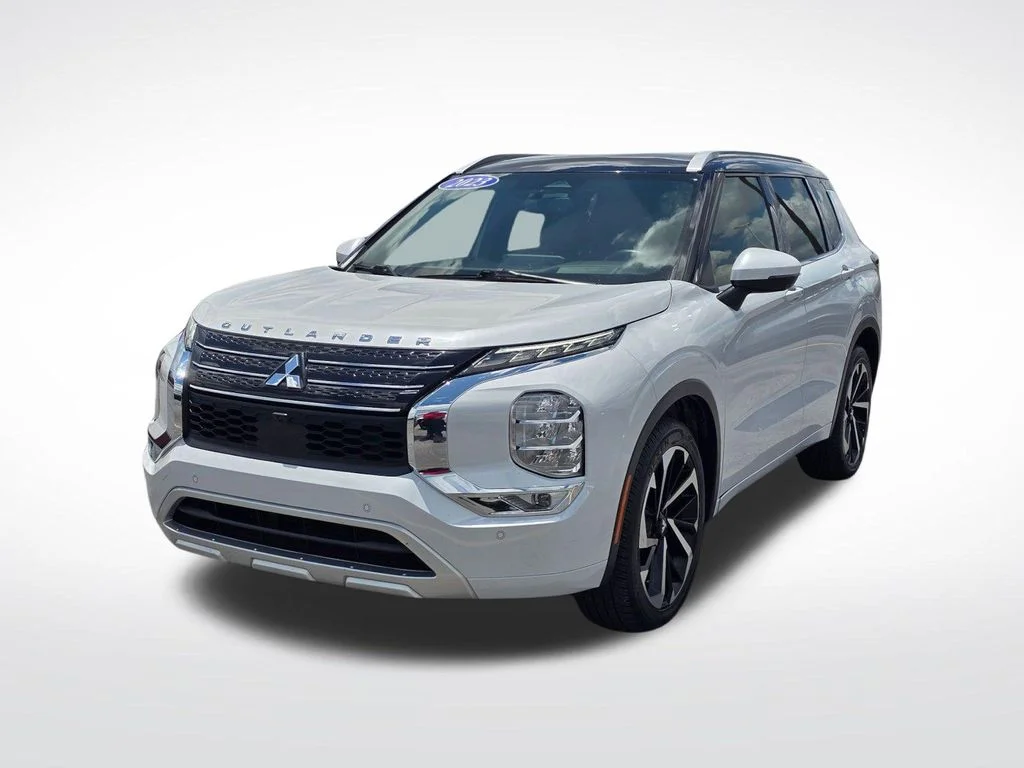 2023 Mitsubishi Outlander SEL 2WD's photo