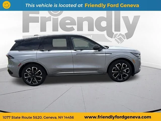 Used 2024 Gray Metallic Lincoln Reserve image 7