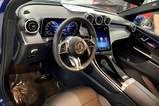 New 2026 Starling Blue Metallic Mercedes-Benz GLC 300 image 37