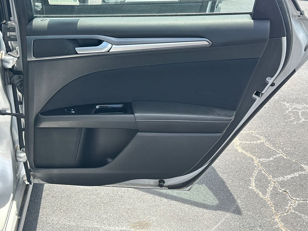 Used 2015 Ingot Silver Ford SE image 16