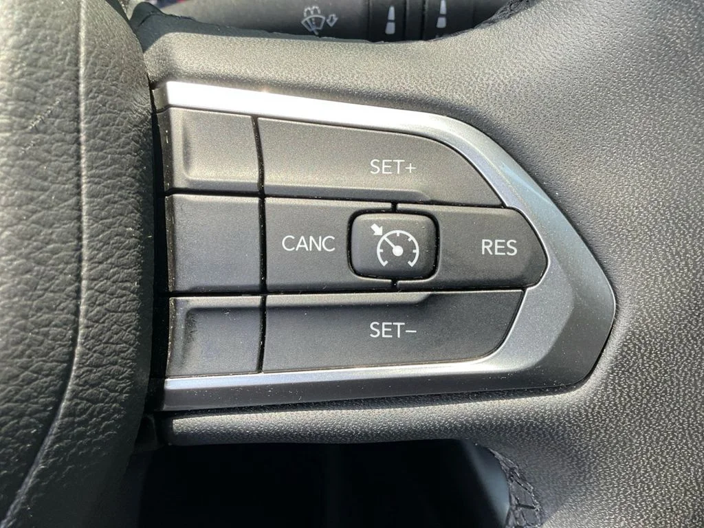 Used 2024 Black Jeep Latitude image 33